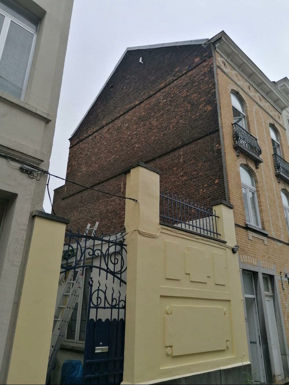 ravalement-facade-brique-en-cours